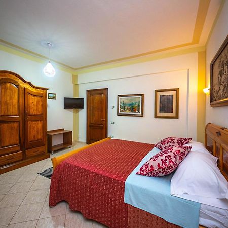 Hotel "San Saena " Radhimë 외부 사진