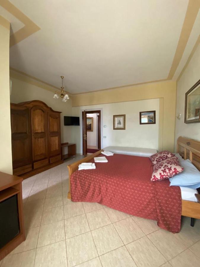 Hotel "San Saena " Radhimë 외부 사진