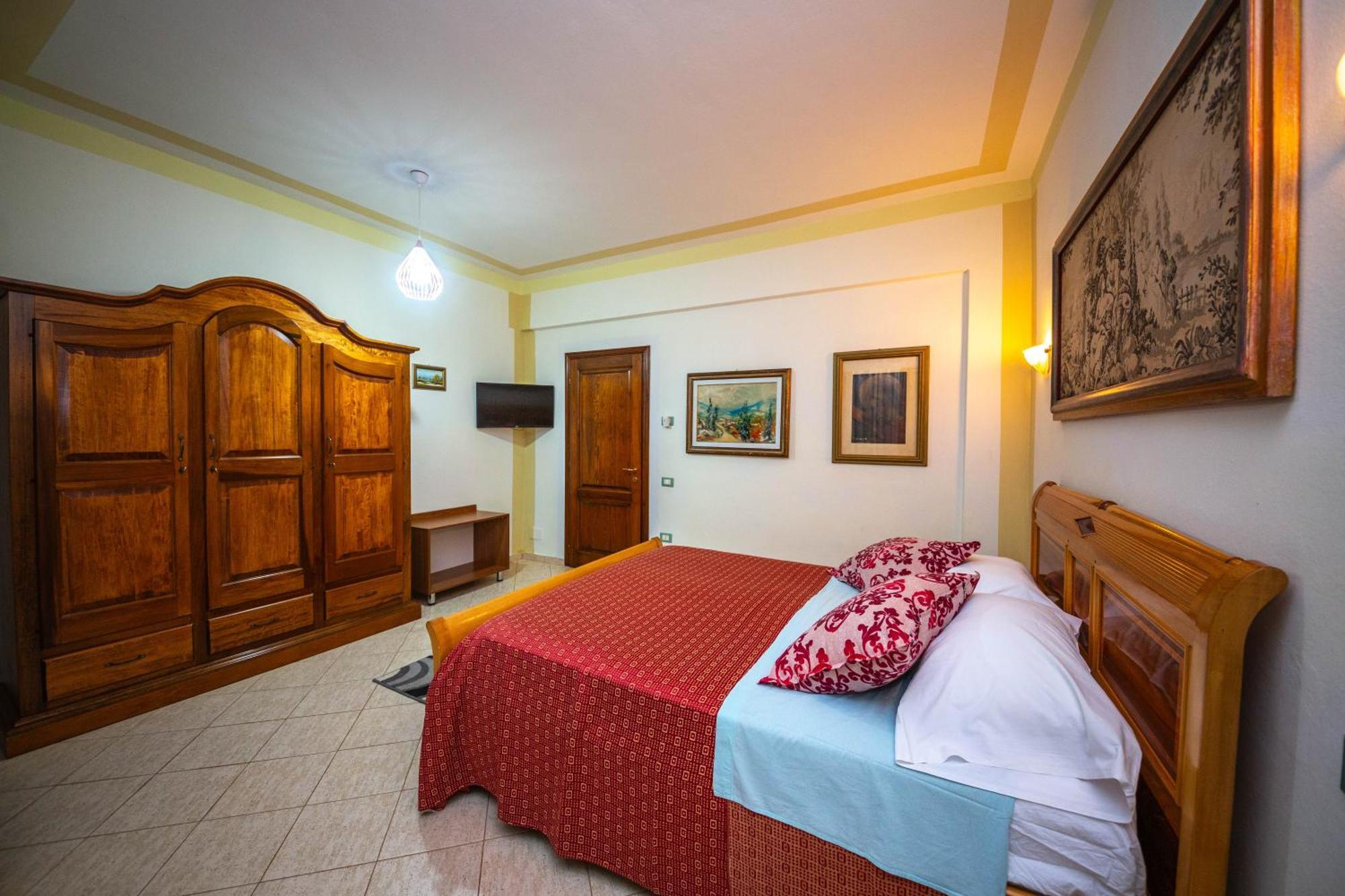 Hotel "San Saena " Radhimë 외부 사진