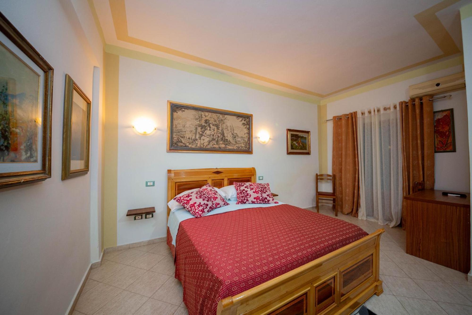 Hotel "San Saena " Radhimë 외부 사진