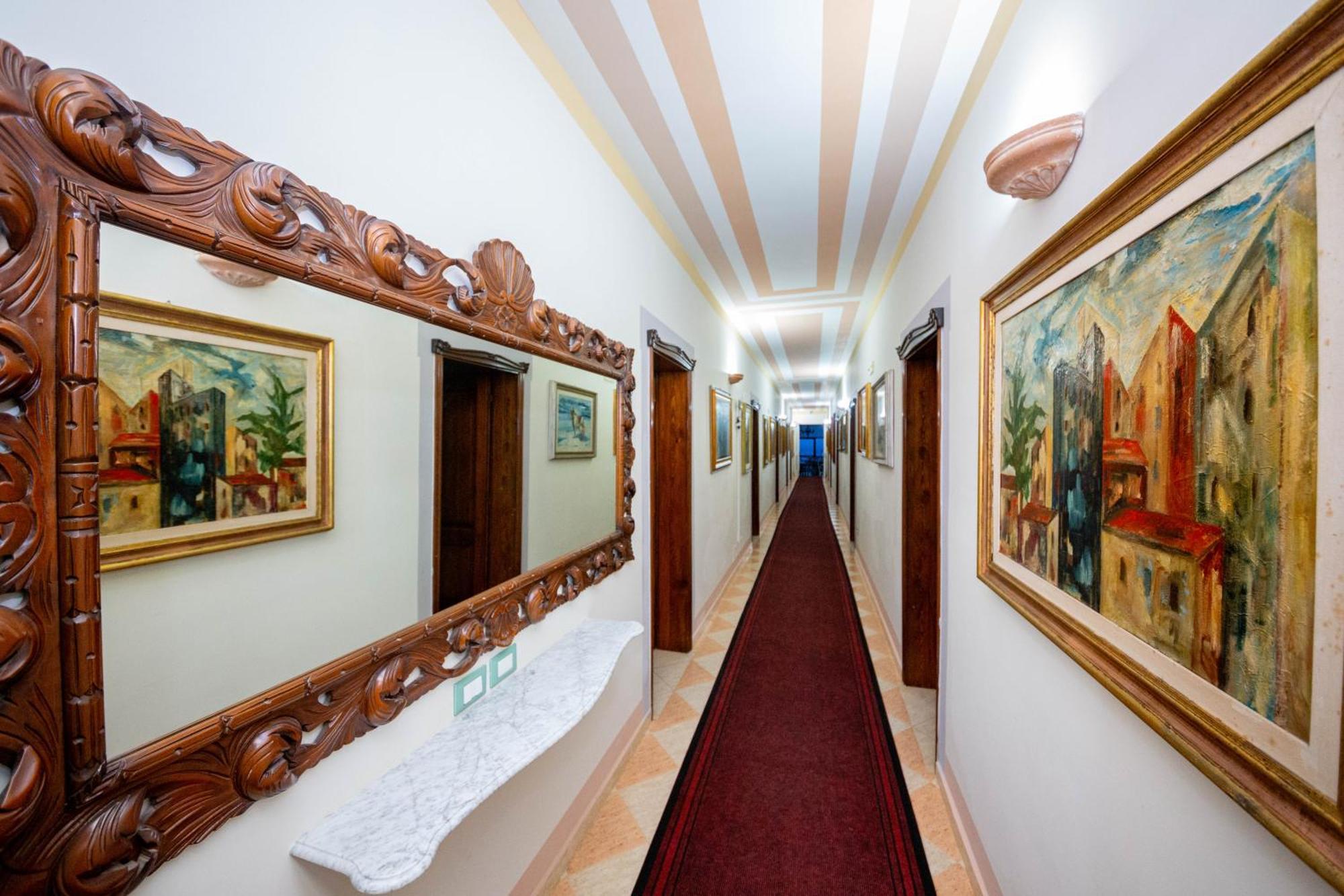 Hotel "San Saena " Radhimë 외부 사진