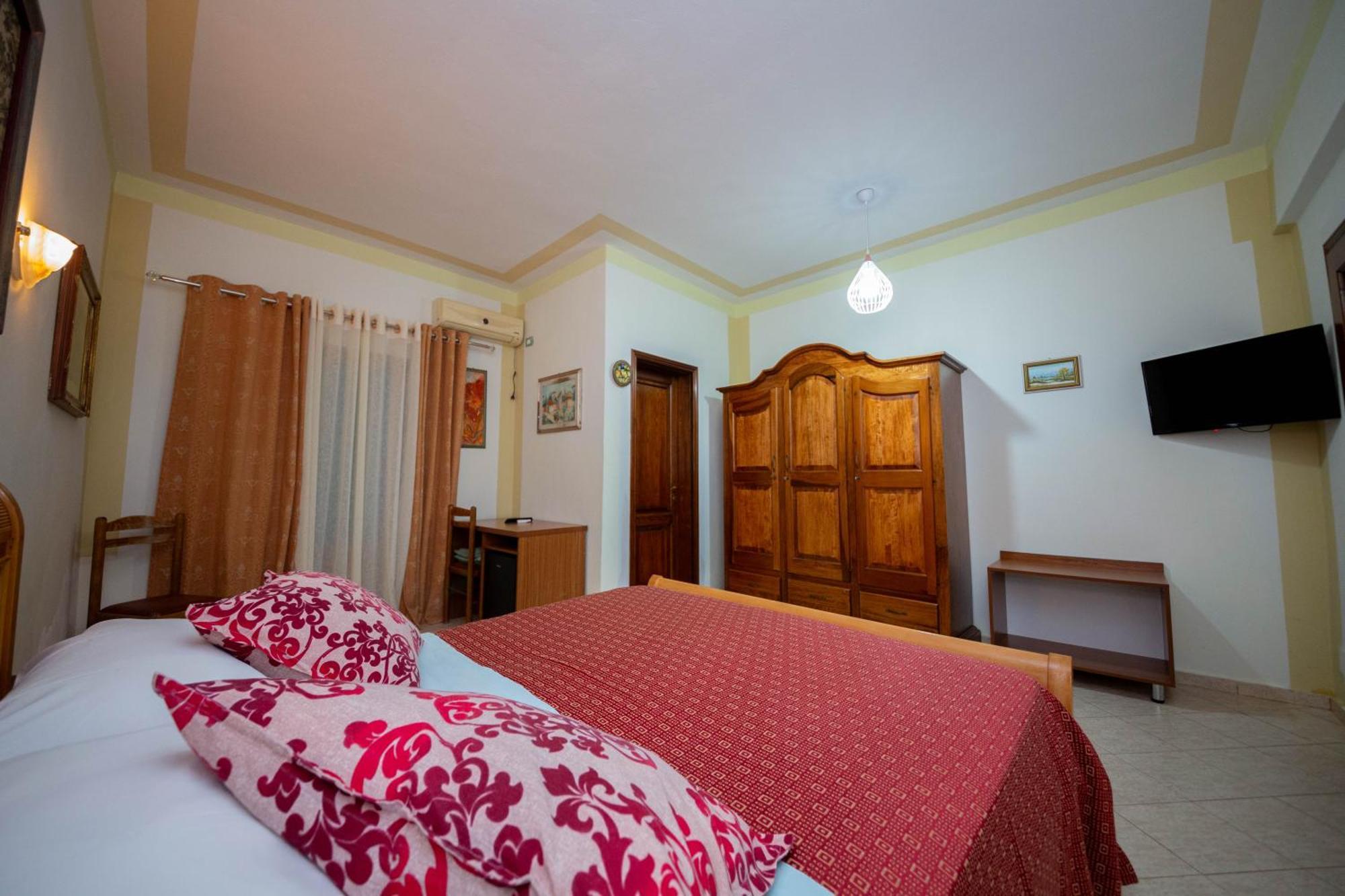 Hotel "San Saena " Radhimë 외부 사진