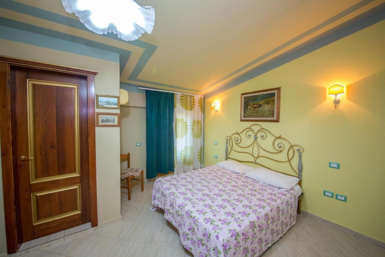 Hotel "San Saena " Radhimë 외부 사진