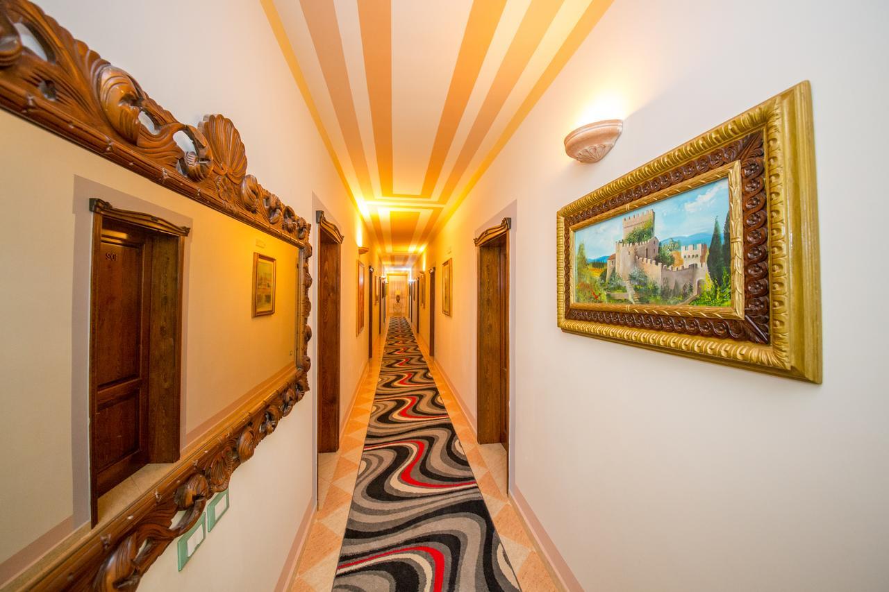 Hotel "San Saena " Radhimë 외부 사진