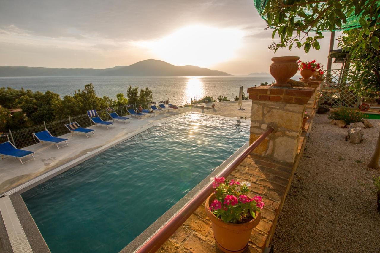 Hotel "San Saena " Radhimë 외부 사진