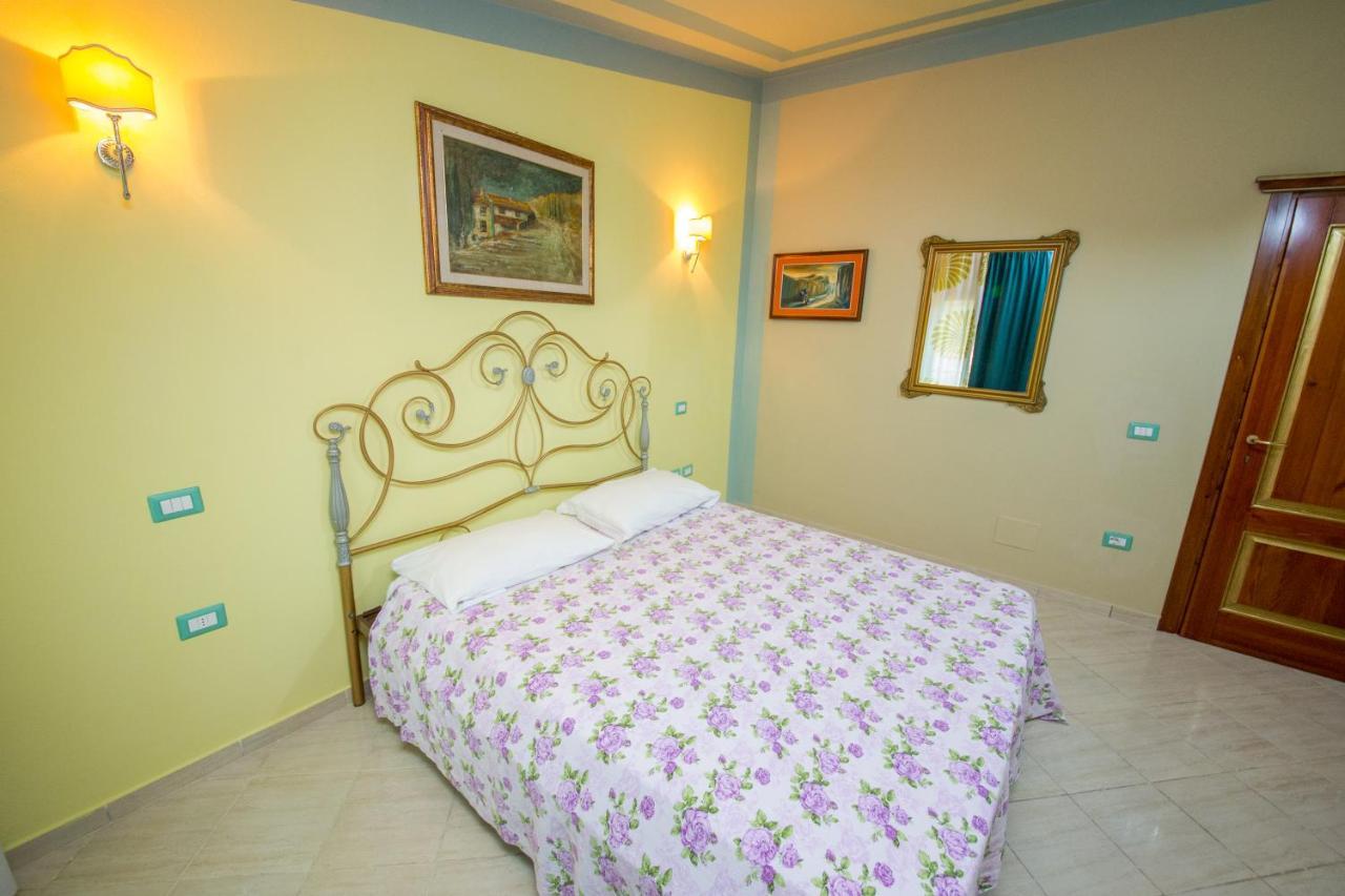 Hotel "San Saena " Radhimë 외부 사진