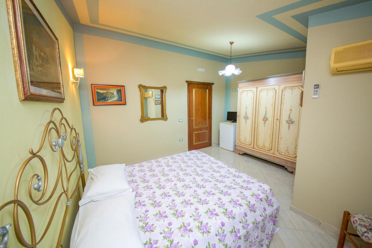 Hotel "San Saena " Radhimë 외부 사진