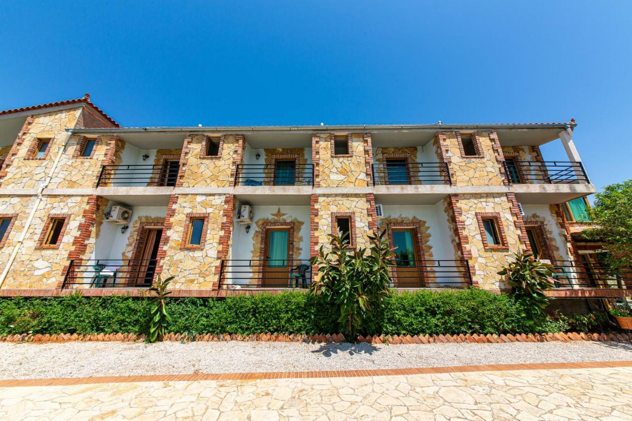 Hotel "San Saena " Radhimë 외부 사진
